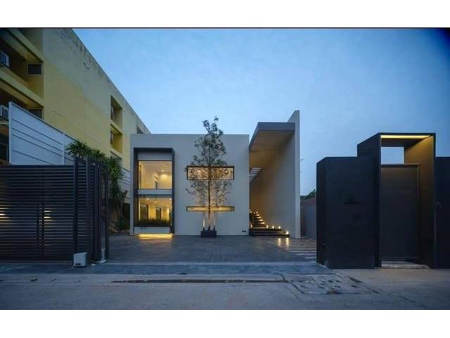 ขายบ้านเดี่ยวลาดพร้าว เลียบทางด่วนเอกมัย