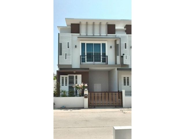 ขายทาวโฮมหลังมุม 2ชั้น พร้อมเฟอร์ หมู่บ้านIdea house สนามบินน้ำ