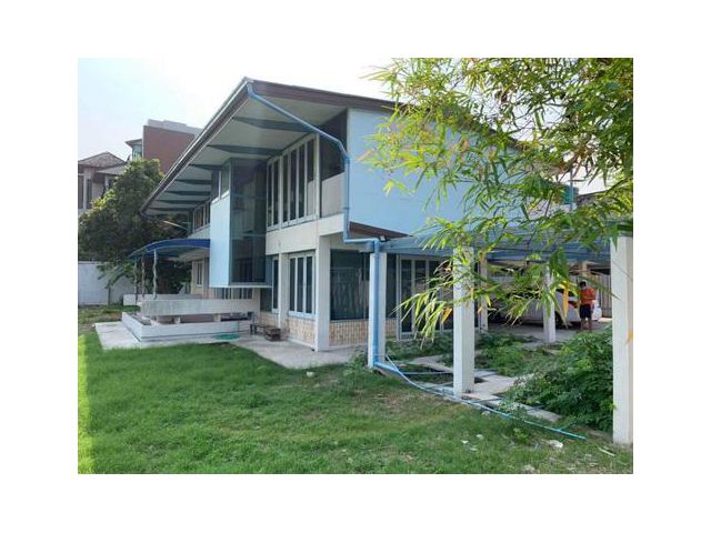 ขาย ที่ดิน 303 ตร.วา พร้อมบ้าน เอกมัย ทองหล่อ