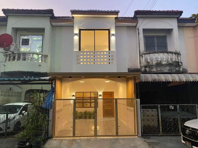 ที่อยู่อาศัยคอนเซ็ปท์บ้าน+คาเฟ่สไตล์มินิมอล/มูจิ ทาวน์เฮ้าส์ 2 ชั้น #หมู่บ้านบัวทอง2 เพียง 5 นาทีจากสถานีรถไฟฟ้าคลองไผ่