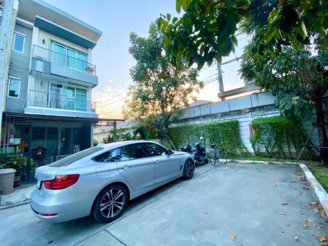 ขายทาวน์โฮม 3 ชั้น กรุงเทพกรีฑา 7 Town Avenue