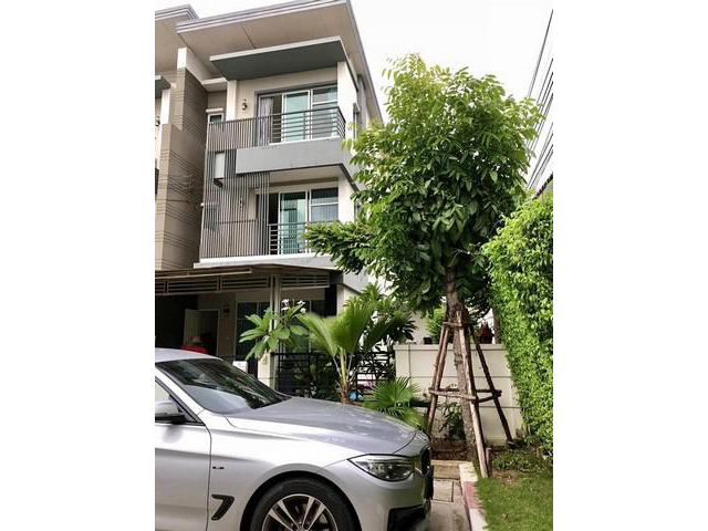 ขายทาวน์โฮม 3 ชั้น Town Avenue กรุงเทพกรีฑา 7 ใกล้ สนามกอล์ฟยูนิโก้ *** หลังริม พร้อมเฟอร์นิเจอร์ สภาพใหม่น่าอยู่มาก