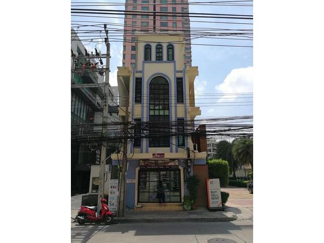 ให้เช่าอาคารพาณิชย์ 4 ชั้น ย่านพร้อมพงษ์