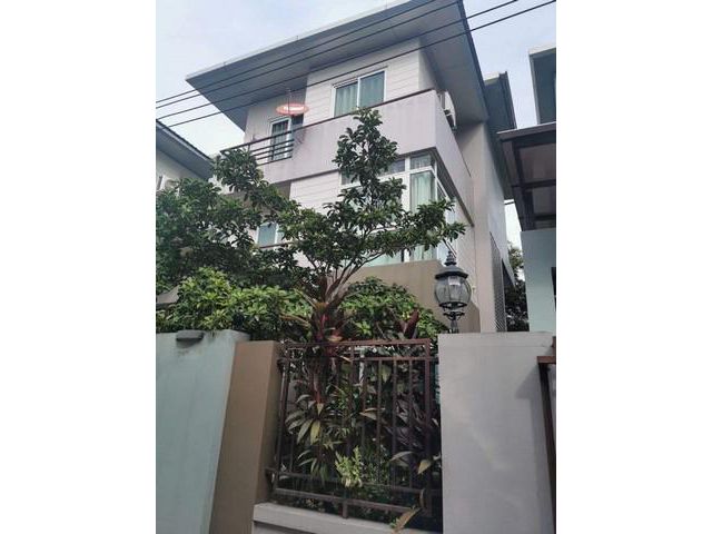หมู่บ้านมณีวรรณเนื้อที่ 43 ตร.ว. 4ห้องนอน