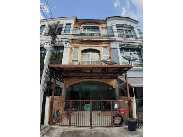 ขายบ้าน ทาวน์เฮ้าส์ หมู่บ้านกลางเมือง โชคชัย 4