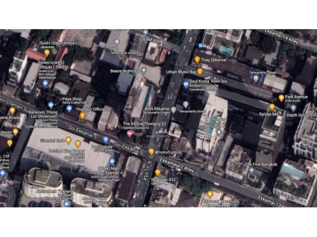 ขายอาคารพาณิชย์ 3.5 ชั้น บนถนนเอกมัย, แขวงคลองตันเหนือ เขตวัฒนา กทม.