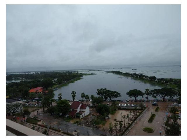 ที่ดินสวย หลังโรงพยาบาลสกลนคร 14 ไร่ 1 งาน 13 ตารางวา อีกด้านติดหนองหาร ติดถนนเจริญเมือง (รอบเมือง)