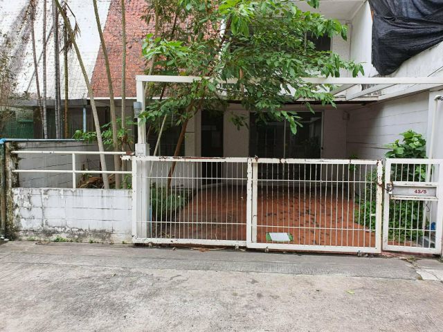 ให้เช่าบ้านเดี่ยว 3.5  ชั้น ในสุขุมวิทซอย11