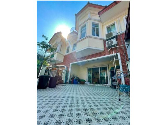 ขายทาวน์โฮม 2 ชั้น  The connect 2 ถ.บางนา