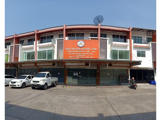 ขายอาคารพาณิชย์ 4 คูหา 3 ชั้น 82 ตรว. 720 ตรม. 12 ห้องนอน ที่จอดรถ 7 เพียง 11.5 ล้าน หมู่บ้านขวัญเจริญแลนด์ ถนนบางกรวย-ไ