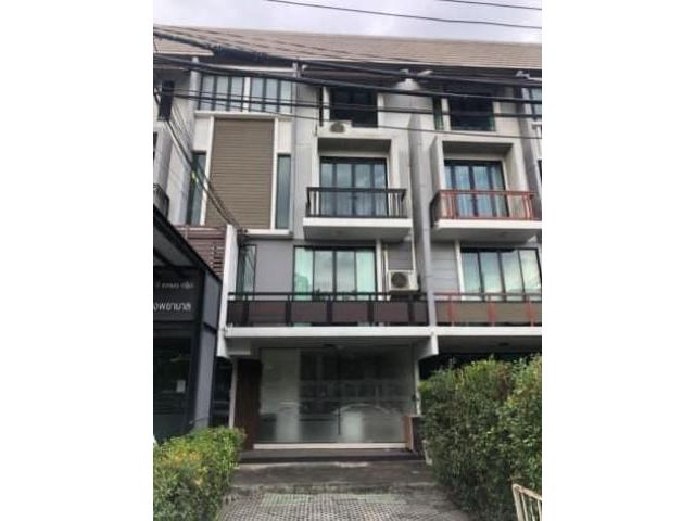For rent, Home Office, Areeya Mandarina village, Sukhumvit 77, 4 bedrooms, near BTS On Nut