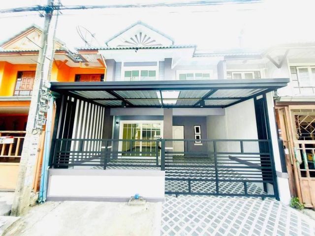 ขายทาวน์เฮาส์ 2 ชั้น #หมู่บ้านพฤกษา14A ซอยวัดลาดปลาดุก พร้อมอยู่ตัวบ้านตกแต่งใหม่เกือบทั้งหลัง ทาสีเทาสไตล์โมเดิลทั้งภาย