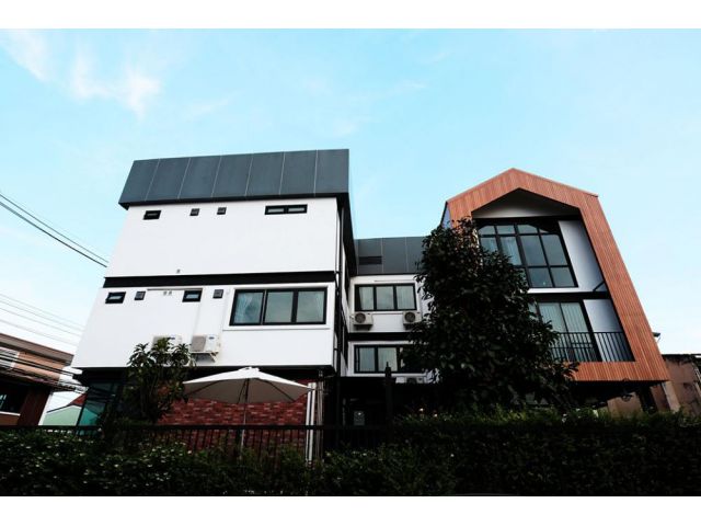 โฮมออฟฟิศ ขนาด 560 ตร.ม. แยกทางเข้าส่วนธุรกิจและส่วนพักอาศัย ใกล้รถไฟฟ้าหลักสี่ 700 ม.