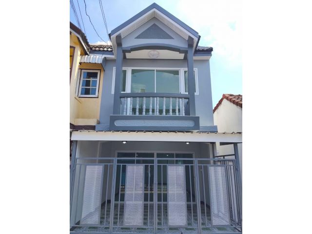 ขายทาวน์เฮ้าส์ 2 ชั้น  ตกแต่งใหม่ทั้งหลัง