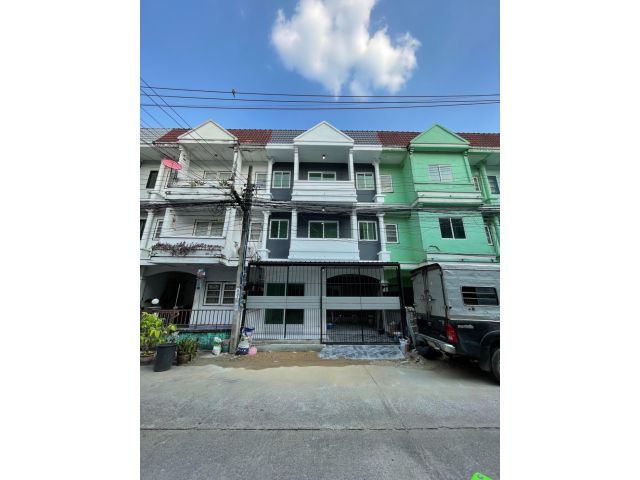 ขายทาวน์โฮม 3 ชั้น #พิกัดซอยเรวดี58 หน้ากว้าง 6 เมตร มีระเบียงทุกห้อง หลังคาติดฉนวนกันความร้อนห้องน้ำเปลี่ยนสุขภัณฑ์ใหม่
