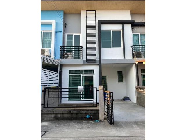 ขายบ้านทาวน์โฮมสไตล์โมเดิร์น