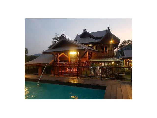 ขายบ้านไม้สักทรงไทยหมู่บ้านเนินน้ำ