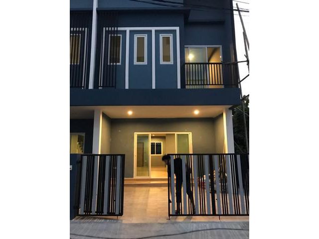 ให้เช่าทาวน์โฮม 2ชั้น ซอยพหลโยธิน66 หรือลำลูกกา ซอย4 คลอง2 ปทุมธานี  พร้อมเฟอร์นิเจอร์ทุกห้อง