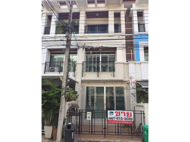 ขายถูกทาวน์โฮม 3 ชั้น บ้านกลางเมือง กรุงเทพกรีฑา7