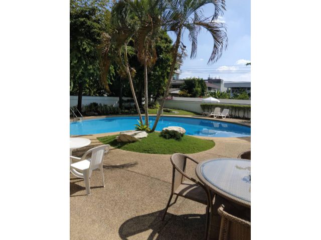 Rent Condo VILLA  have the swimming pool  Ekkamai 12 near Main Road Soi Preedi Phakhanong 27