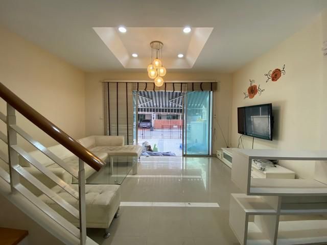 ทาวน์โฮม 3ชั้น บ้านกลางเมือง เออร์บาเนี่ยน