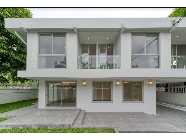 Detached Single House for sale in Sukhumvit 71/ Pridi 14 Near BTS Ekkamai/ Phrakhanong 087-907-4045