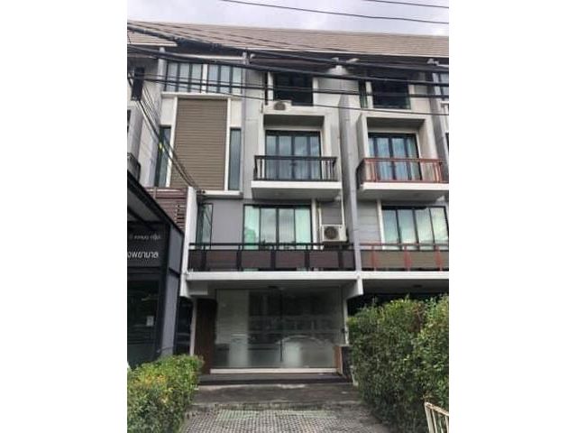 ให้เช่าทาวน์โฮม 4 ชั้น สุขุมวิท 77 เหมาะทำออฟฟิศ