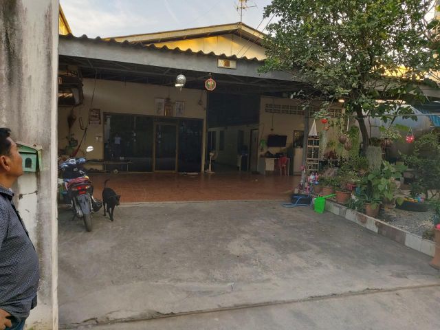 ขายบ้านชั้นเดียว พร้อมห้องนอน 8 ห้อง