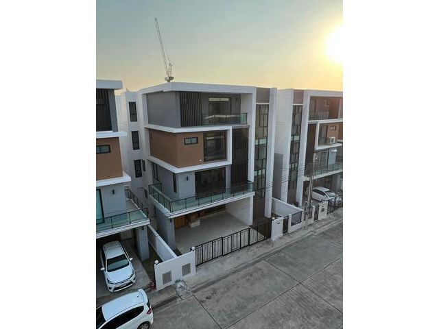 ให้เช่าโฮมออฟฟิศ 4 ชั้น 440 ตรม. ย่านกิ่งแก้ว 19