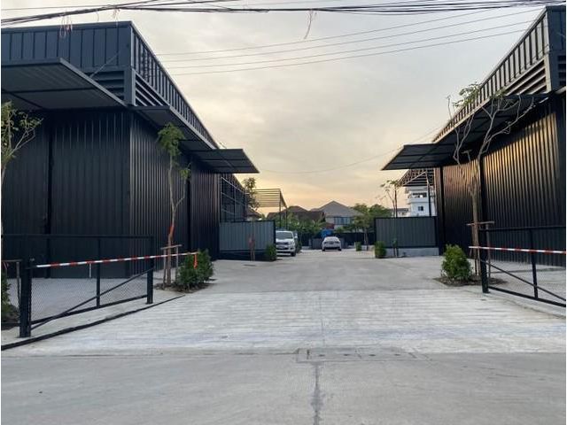 ให้เช่าโกดังย่านลาดพร้าว71 โชคชัย4 200 ตร.ม. ราคา 60,000 บาท เขตจตุจักร ใกล้เลียบด่วน เซ็นทรัลอีสวิลล์
