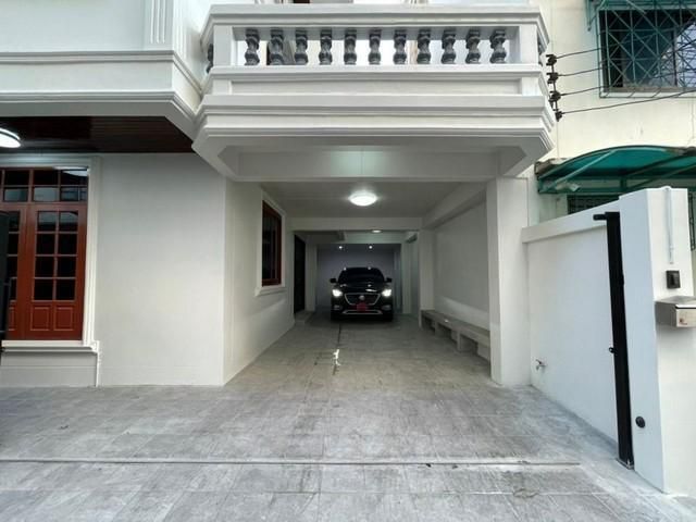 ขายบ้านแฝด 3 ชั้น รีโนเวทใหม่ ย่านเจริญนคร