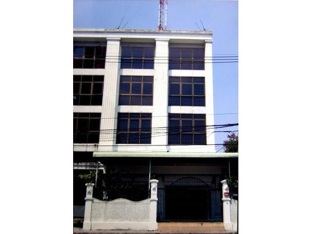 ให้เช่าอาคาร 4.5 ชั้น 2 คูหา หลังมุม ย่านสวนสยาม