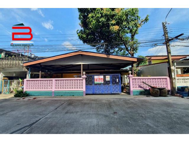 บ้านเดี่ยว 2 ชั้น โครงการ บัวขาว เนื้อที่ 50 ตรว. มี 2 ห้องนอน 2 ห้องน้ำ ถนนรามคำแหง เขตมีนบุรี