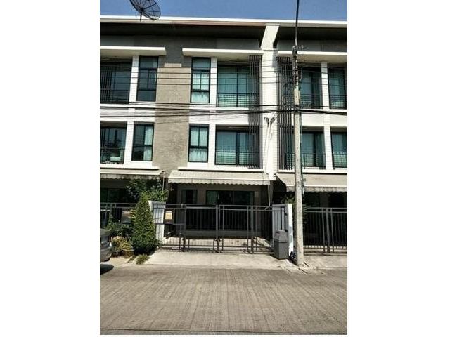 ให้เช่าทาวน์โฮม 3 ชั้นบ้านกลางเมืองรามคำแหง 39