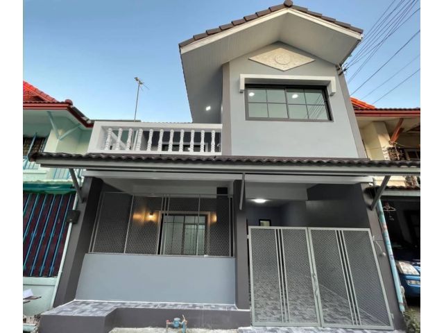 บ้านอยู่ระหว่างปรับปรุง ทาวน์เฮ้าส์ 2 ชั้น #หมู่บ้านพฤกษา3 หน้ากว้าง 6 เมตร มีบริเวณหน้าบ้าน มีระเบียงหน้าบ้านหลังบ้าน