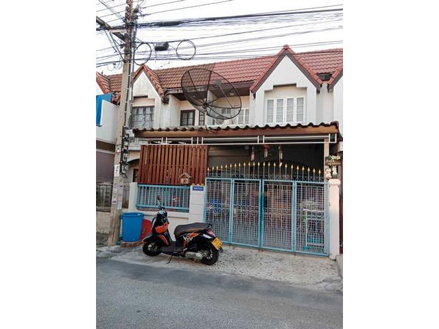 ขายถูกทาวน์โฮม 2 ชั้น ใกล้เซ็นทรัลเวสต์เกต