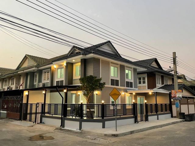 ขายทาวน์เฮ้าส์ 2 ชั้น #หมู่บ้านพฤกษา​30 หลังมุม บ้านสีโทนละมุน ด้านข้างมีพื้นที่กว้าง รีโนเวทใหม่ทั้งหลัง