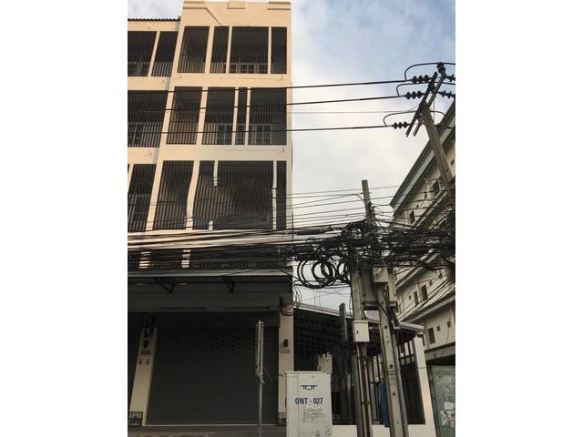 HR0942 ให้เช่าตึกแถว 4 ชั้น ใกล้ตลาดเอี่ยมสมบัติ ติดริมถนนอ่อนนุช