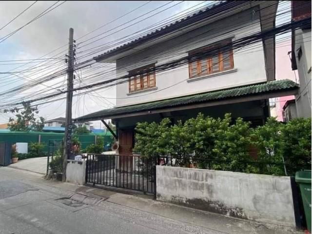 ขายบ้านพร้อมที่ดิน 97ตรว สุขุมวิท56 ใกล้BTSอ่อนนุช