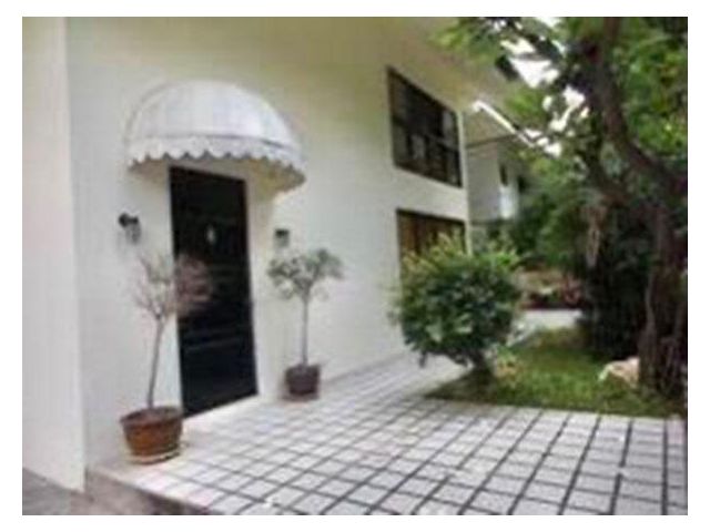 บ้านเช่าในโครงการ ใกล้ BTS ทองหล่อ For Rent House in compound closed BTS Thonglor