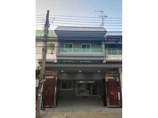 ขายทาวน์เฮ้าส์ 3 ชั้น #หมู่บ้านอาคารสงเคราะห์คลองจั่น รีโนเวทใหม่ทั้งหลังถนนหน้าบ้านกว้าง 6 เมตร หน้าหมู่บ้านมีตลาดนัด