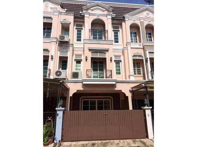 ขายทาวน์โฮม 3 ชั้น หมู่บ้าน  เออร์เบินสาธร