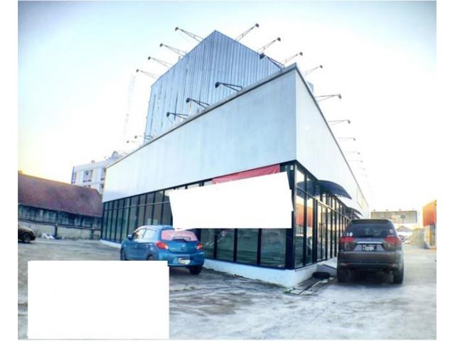 Showroom ติดถนนนวมินทร์  รามอินทรา200 ตรม 10จอด