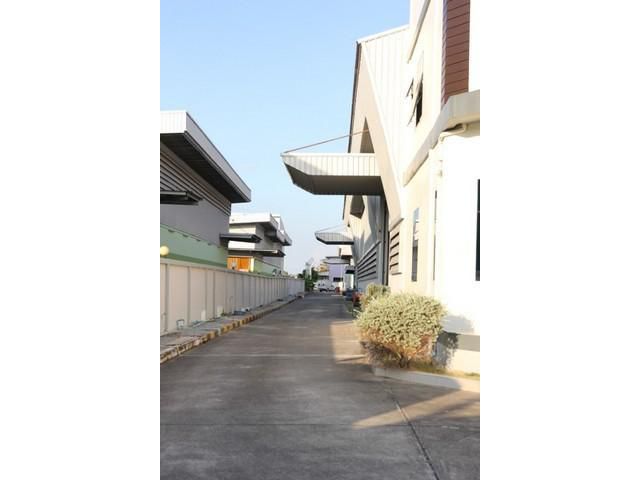 ขายโรงงาน ติดถนนสุวินทวงศ์ อ.บางน้ำเปรี้ยว