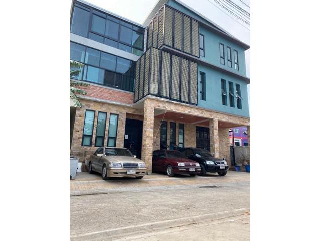 ขายทาวน์โฮมเนื้อที่ 97ตร.ว.  ลาดพร้าว วังหิน 80