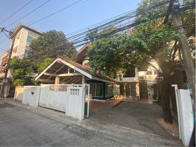 ให้เช่าบ้านเดี่ยว2ชั้นย่านลาดพร้าว รัชดา ใกล้MRTลาดพร้าว ซอยลาดพร้าว34 เหมาะทำเป็นโฮมออฟฟิศ หรืออยู่อาศัย