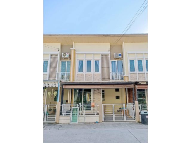 ทาวน์โฮม 2 ชั้น #หมู่บ้านโกลเด้นทาวน์ชัยพฤกษ์-วงแหวน ต่อเติมห้องครัว โรงจอดรถ แถมแอร์ 2 ตัว เครื่องทำน้ำอุ่น ผ้าม่าน