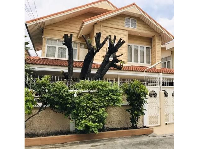 บ้านเดี่ยว  ซอย วิภาวดี20 จตุจักร ใจกลางเมือง