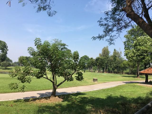 ขายที่ดินในสนามกอล์ฟเดอะเลกาซี่ (The Legacy Golf Club) อยู่ติดซาฟารีเวิลด์ เนื้อที่ 240 ตร.ว. ติดถนนโครงการ