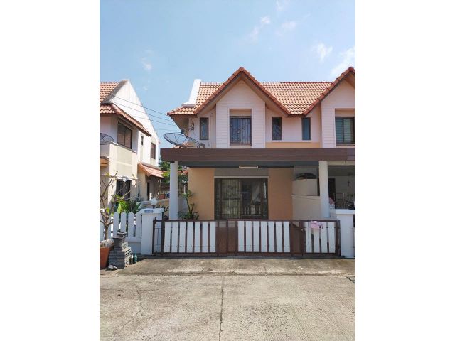ขายบ้านแฝด 2ชั้น (สไตล์บ้านเดี่ยว) มบ.คันทรี ปาร์ค 2  ถนนเลี่ยงเมืองหนองมนชลบุรี